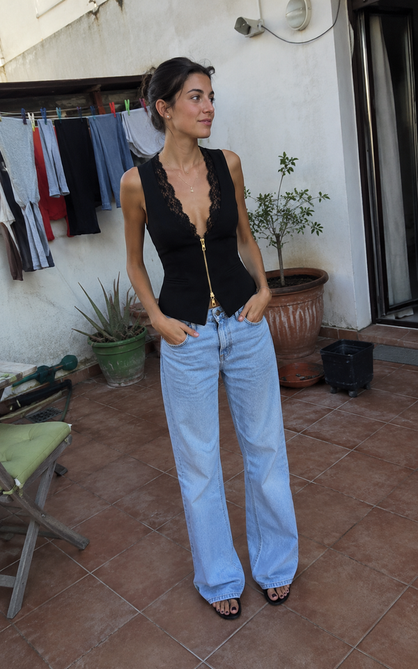Sandra con la prenda