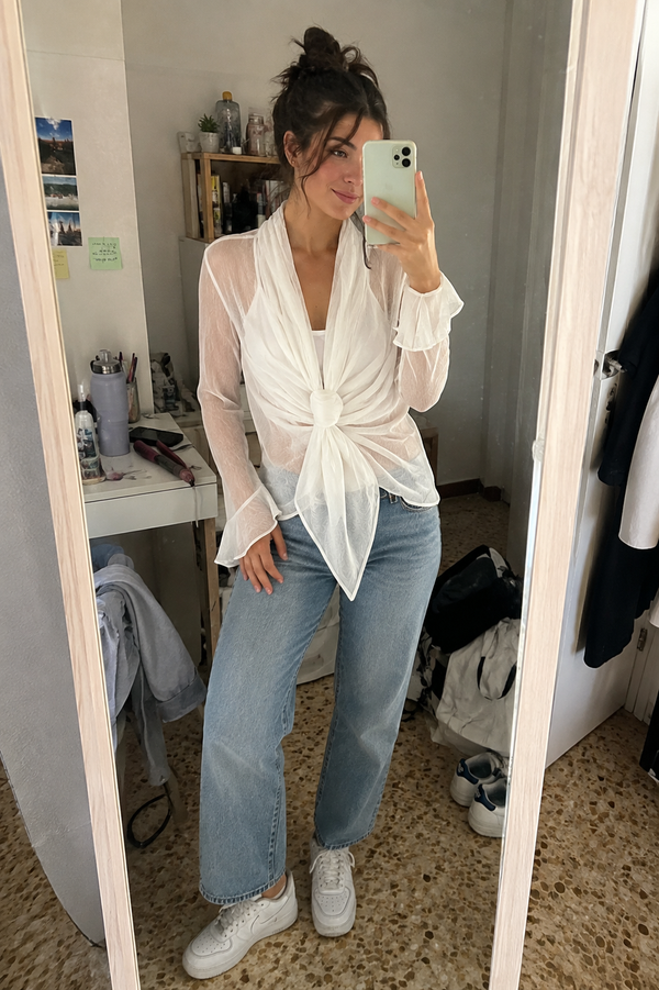 Lucía con la prenda