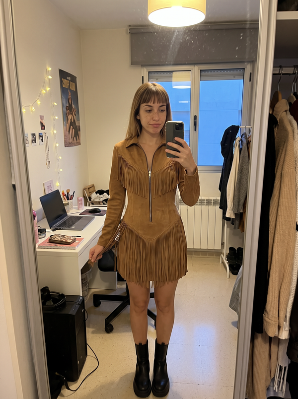 Laura con la prenda